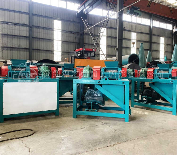 對(duì)輥擠壓造粒機(jī).jpg 對(duì)輥擠壓造粒機(jī).jpg